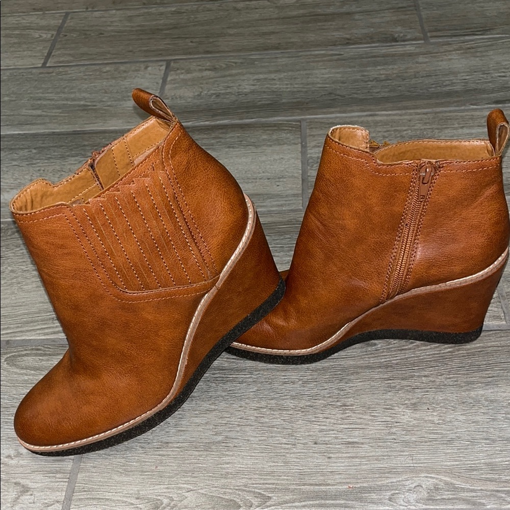 Zodiac Women’s 4” Indigo Wedge Booties size 9.5 NWT
